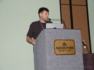 Chris giving his World Wide WarDrive presentation.