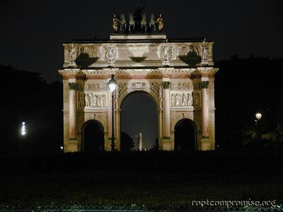 Arc de Triomphe du Carrousel at Night.