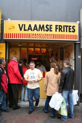 Dedhed getting some fries.