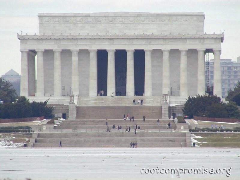The Lincoln Monument. Gotta love the zoom lens.