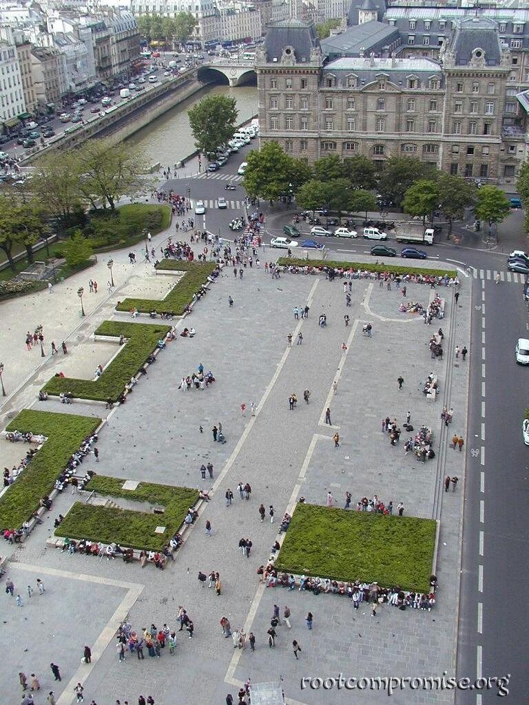 The square in front of Notre Dame, from the roof.