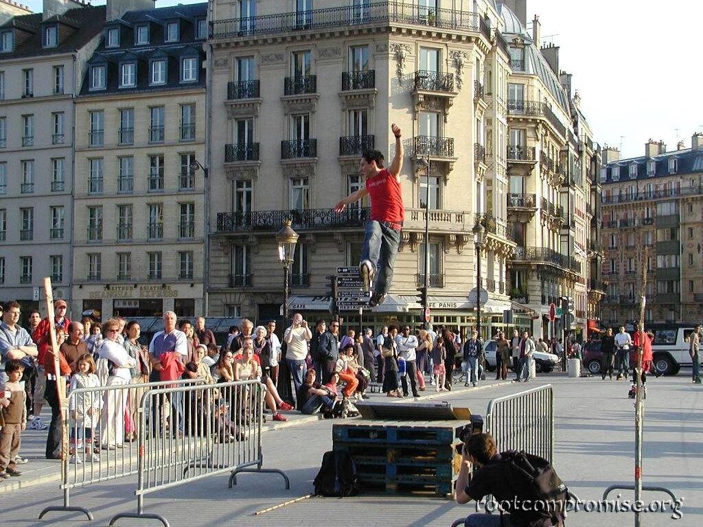 Street Performers back by Notre Dame.